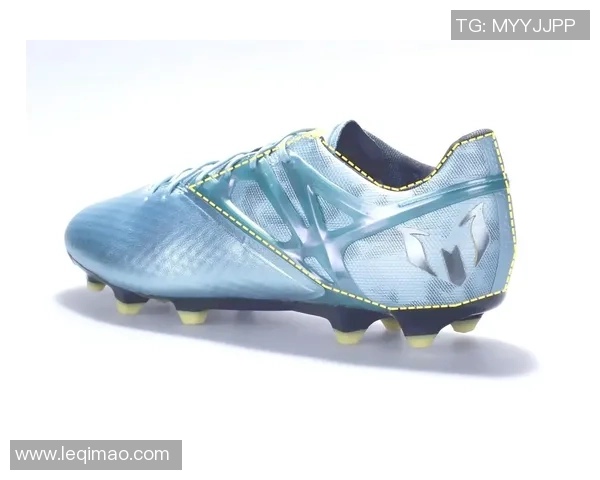 足球明星亲自赠送签名鞋款合集揭晓球场背后的故事与情感